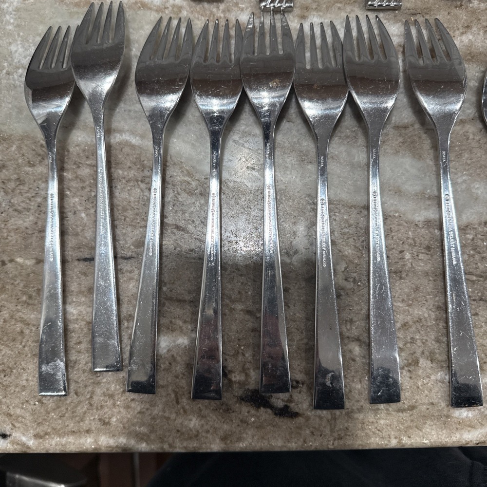 Reed & Barton Select Canaveral Stainless Flatware 35 Pc Lot Knives Forks Spoons - Picture 11 of 16